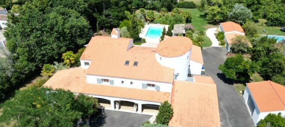 4 bedrooms House in Vendee, France No. 359243 2