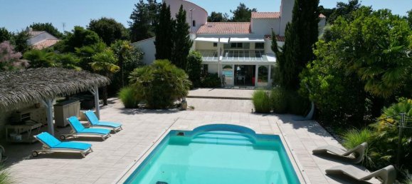 4 bedrooms House in Vendee, France No. 359243 3