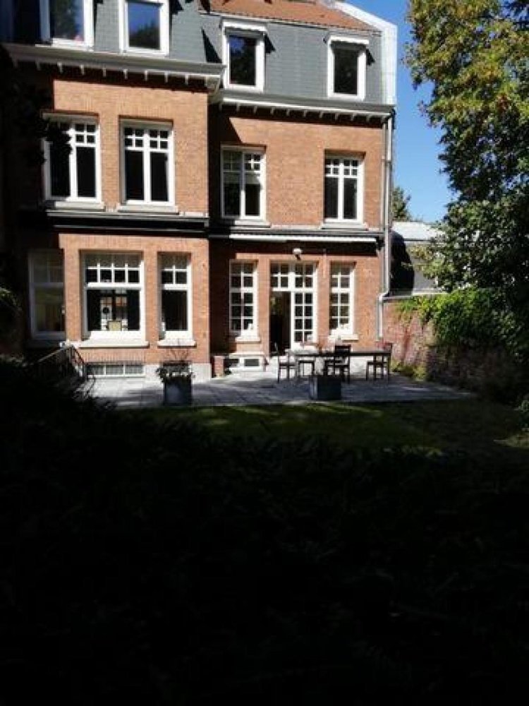 7 bedrooms House in Roubaix, France No. 30980