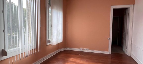 Дом с 10 комнатами в Сен-Кантен, Франция № 81652 4