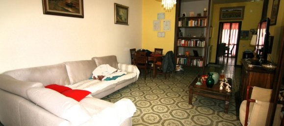 4 rooms Apartment in Carrara, Italy No. 151457 3