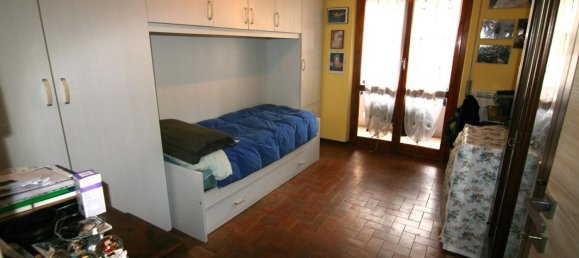 4 rooms Apartment in Carrara, Italy No. 151457 10