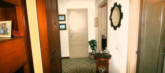 4 rooms Apartment in Carrara, Italy No. 151457 8