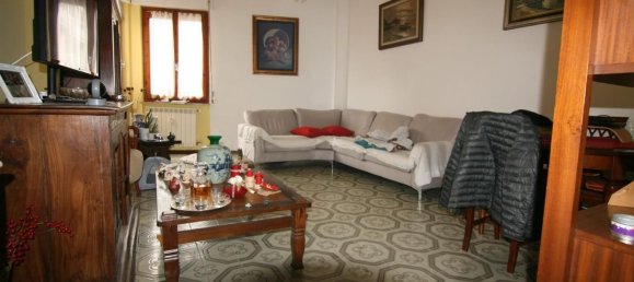 4 rooms Apartment in Carrara, Italy No. 151457 4