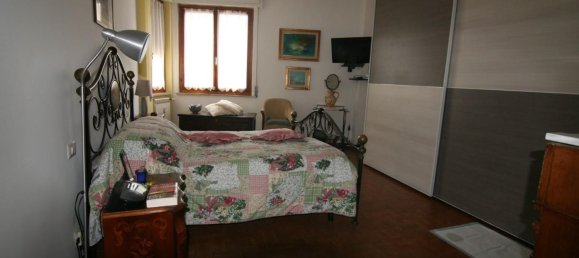 4 rooms Apartment in Carrara, Italy No. 151457 12