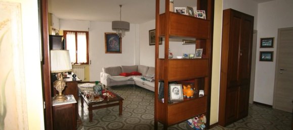 4 rooms Apartment in Carrara, Italy No. 151457 5