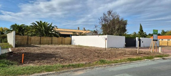 273m² Land in Le Chateau-d'Oleron, France No. 276313 6