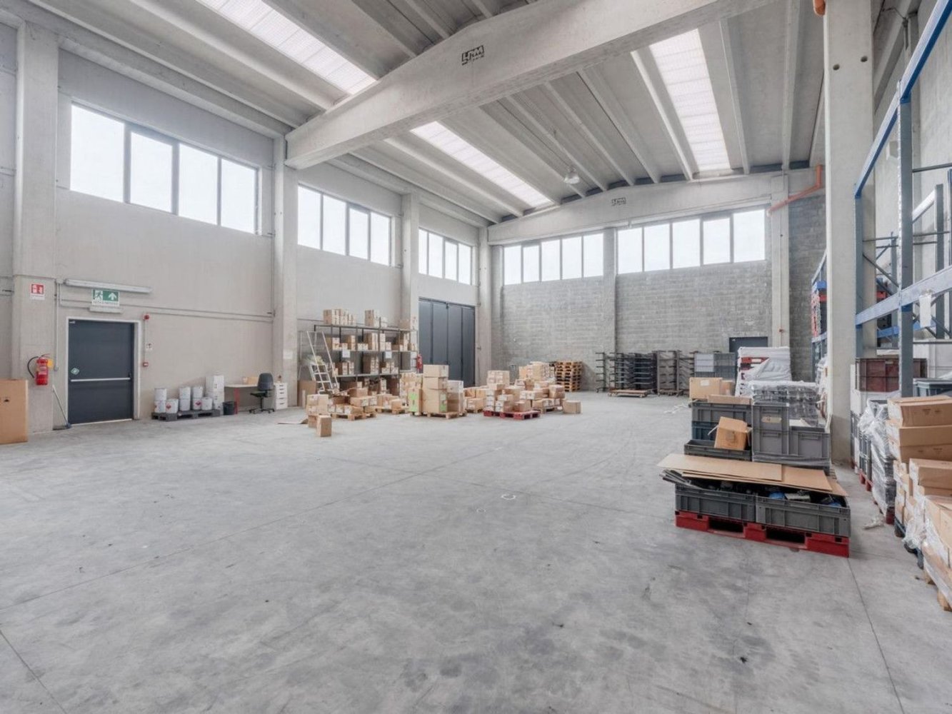 Склад 1600м² в Вольпьяно, Италия № 371470