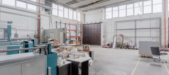 Склад 1600м² в Вольпьяно, Италия № 371470 2