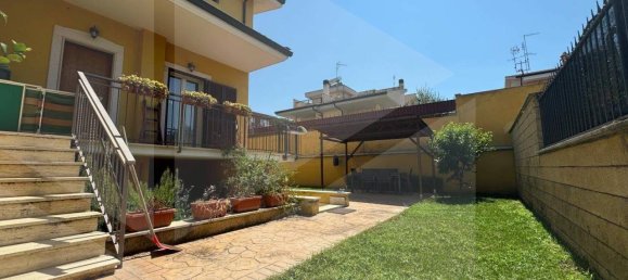 4 rooms Villa in Rome, Italy No. 28700 3