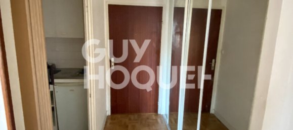 Studio in Compiegne, France No. 44565 3