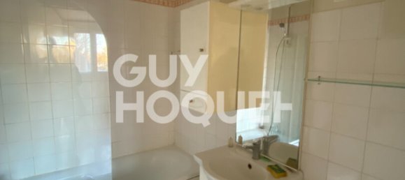 Studio in Compiegne, France No. 44565 6