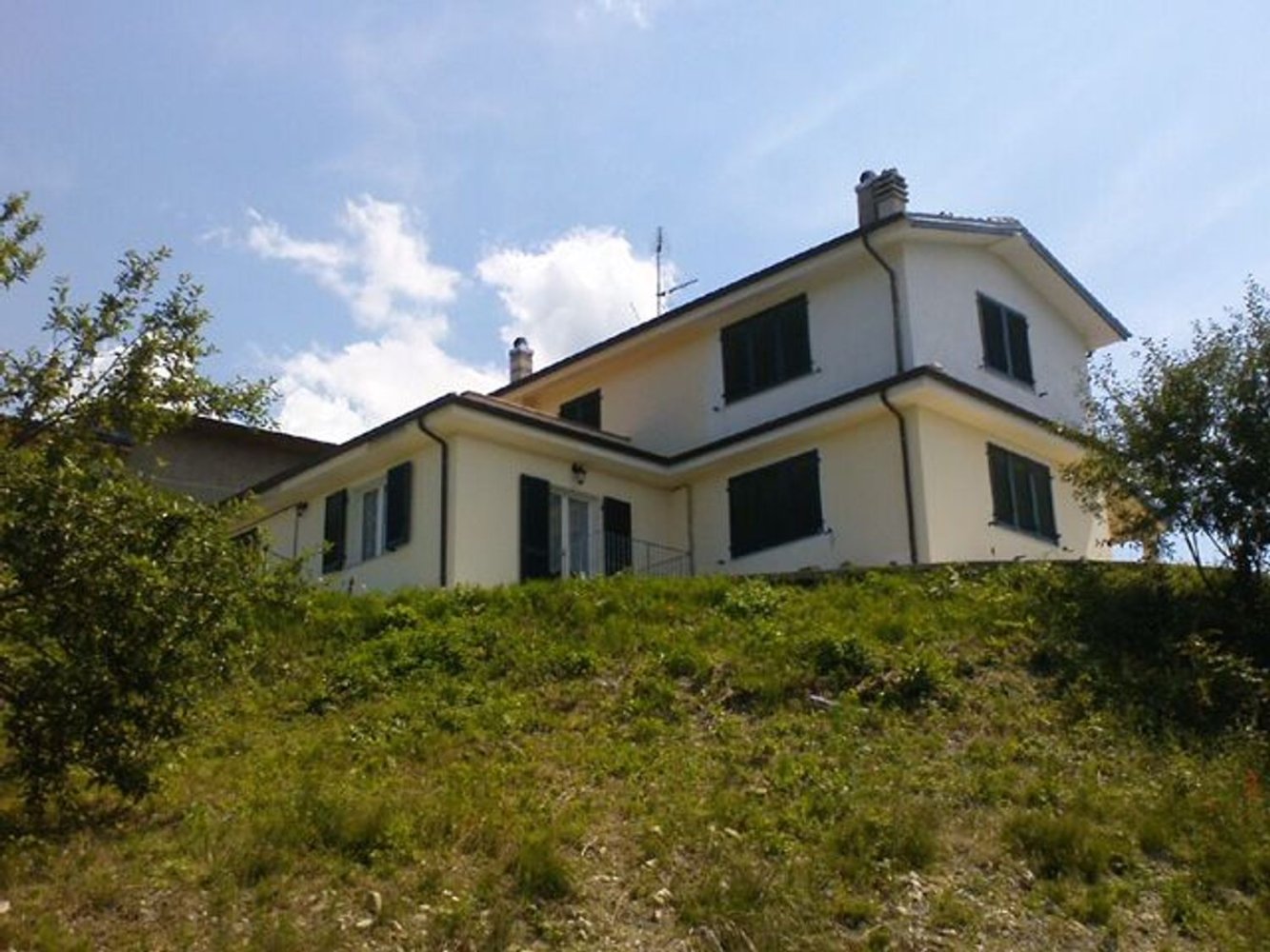 8 rooms House in Gropparello, Italy No. 71741