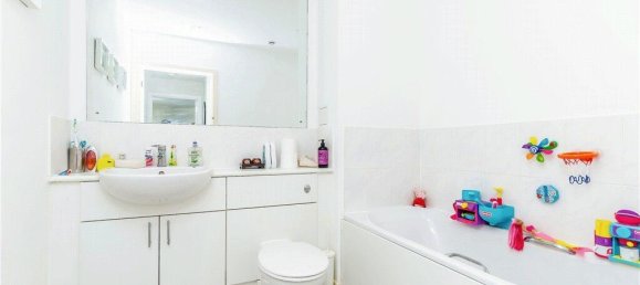 2 Schlafzimmer Wohnung in Croydon, United Kingdom, Nr. 8002 2