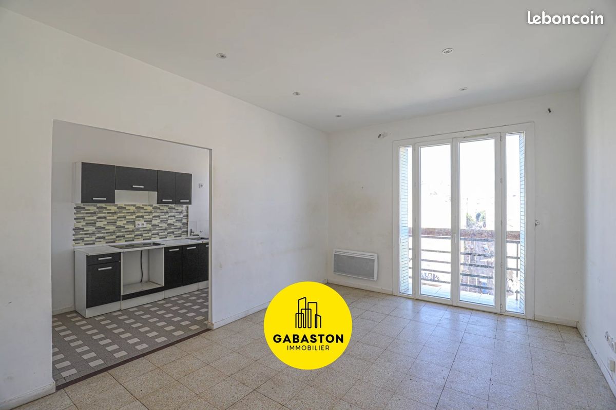 2 bedrooms Apartment in Marseille, France No. 336899