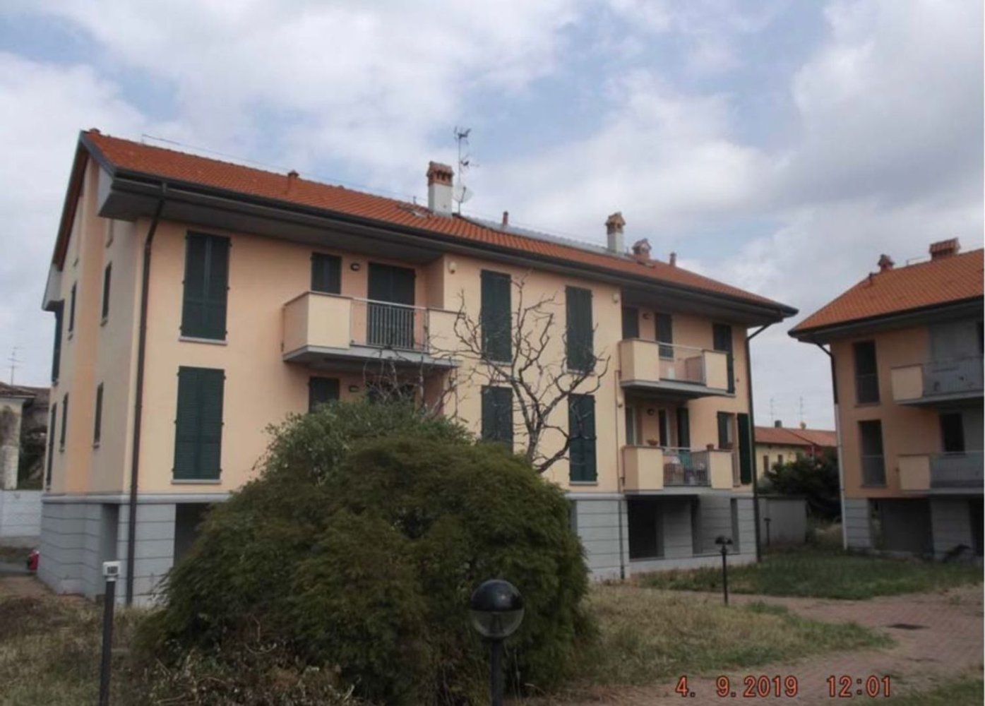 Dúplex de 3 habitaciónes en Robecchetto con Induno, Italy No. 2084