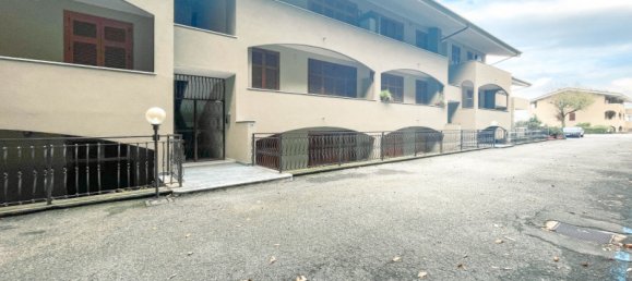 Квартира с 2 комнатами в Стреза, Италия № 111618 21