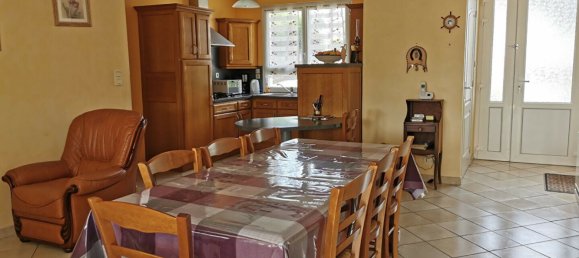 2 bedrooms House in Mayenne, France No. 357671 2