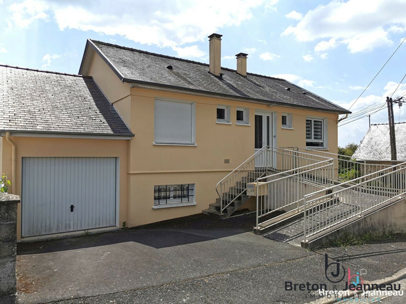 2 bedrooms House in Mayenne, France No. 357671