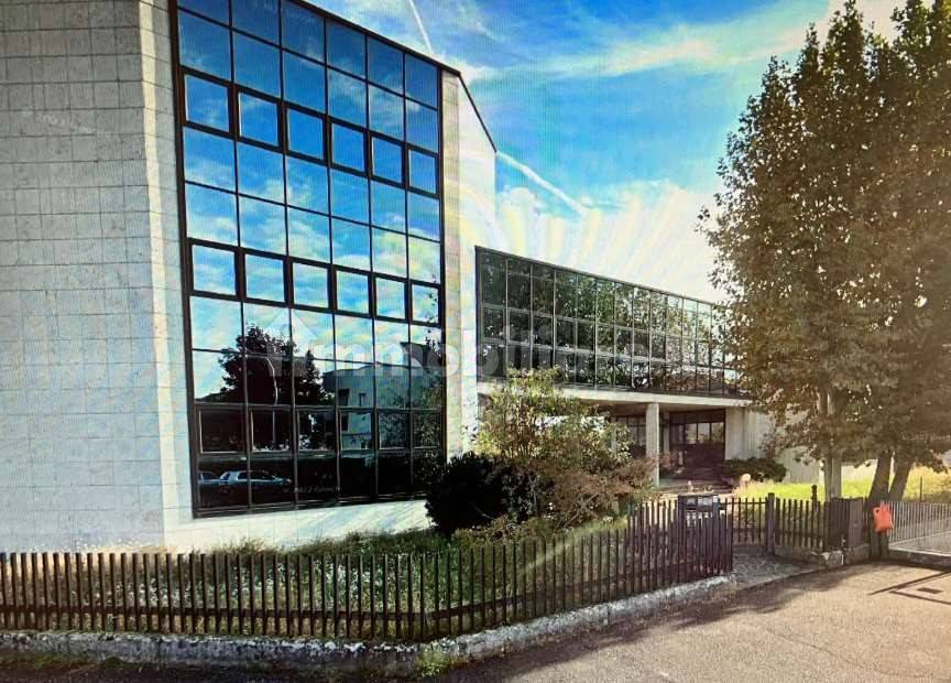 Edificio de 1 habitación en Dalmine, Italy No. 264143