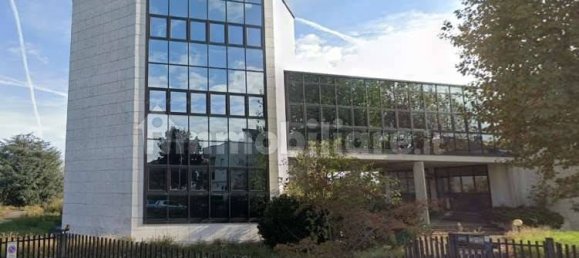 Edificio de 1 habitación en Dalmine, Italy No. 264143 2