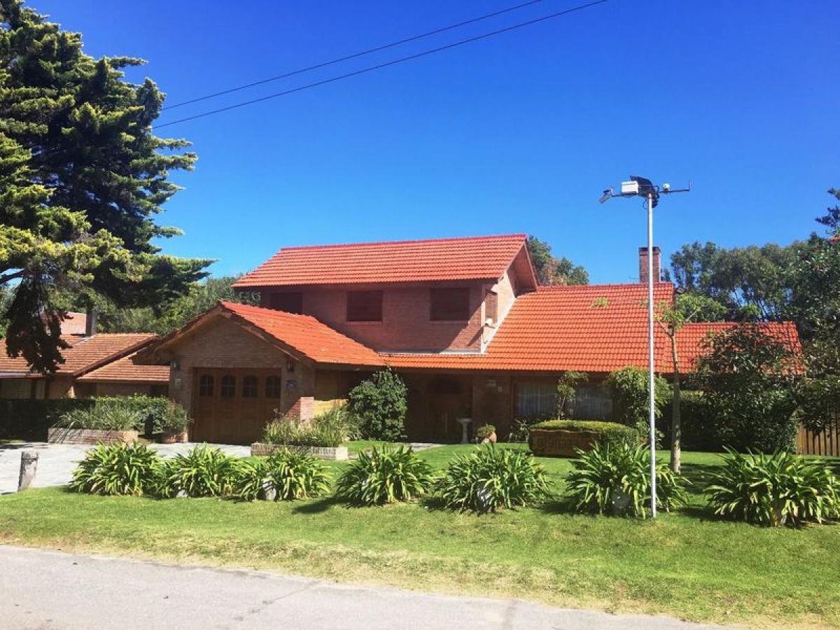 5 bedrooms House in Mar del Plata, Argentina No. 90266