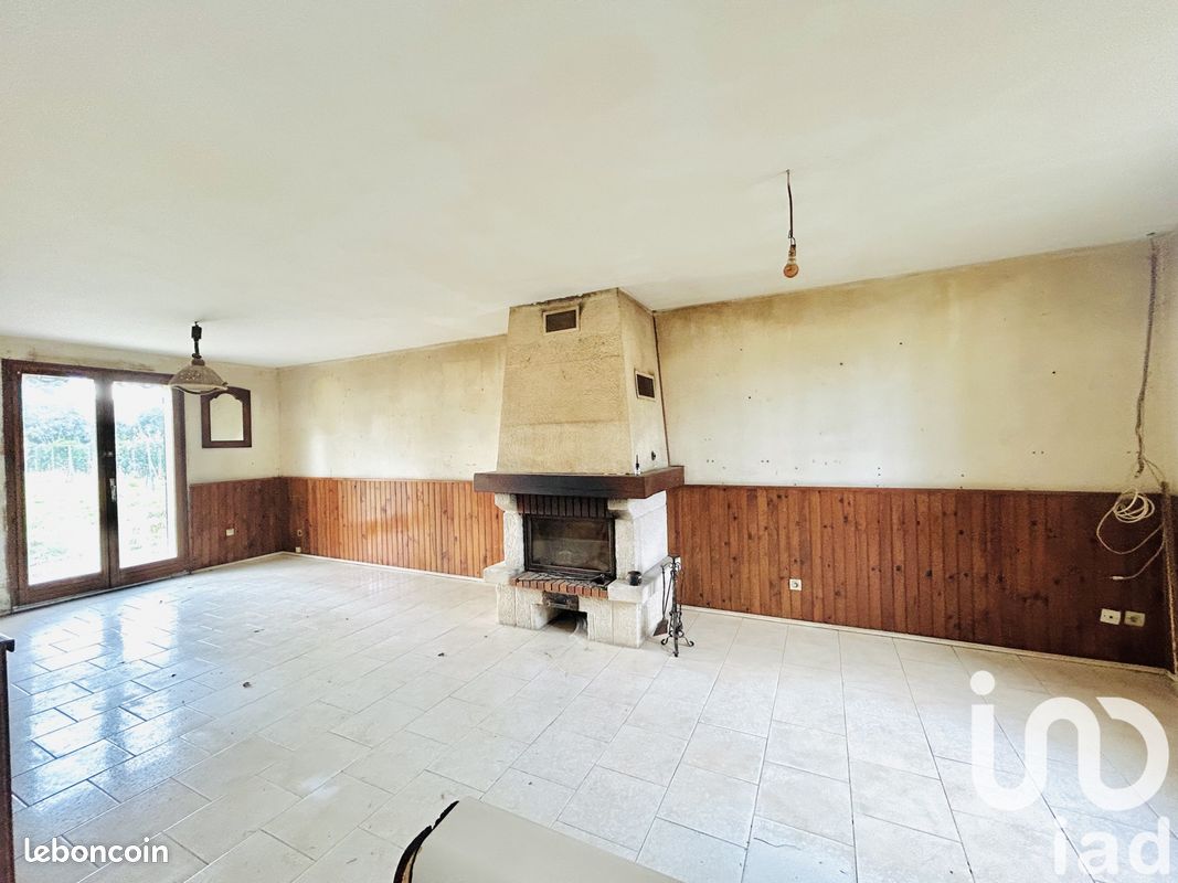 Casa de 3 dormitorios en Chambon-la-Foret, France No. 245333