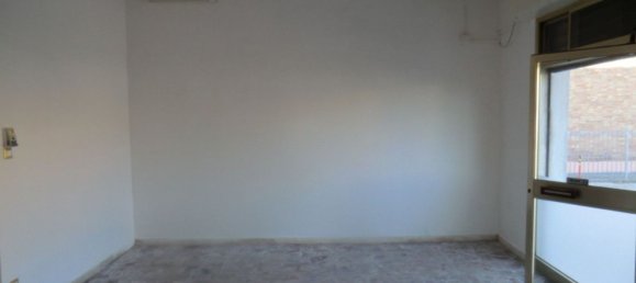 120m² Commercial property in Ferrara, Italy No. 297238 2