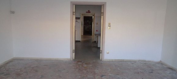 120m² Commercial property in Ferrara, Italy No. 297238 3