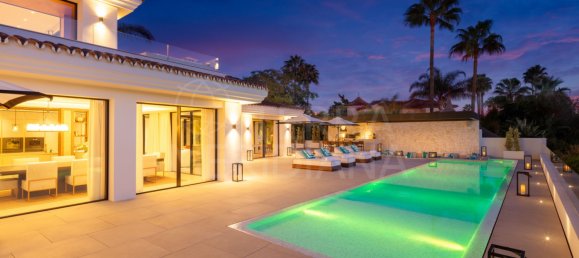 5 bedrooms Villa in Marbella, Spain No. 96711 5