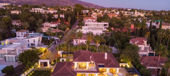 5 bedrooms Villa in Marbella, Spain No. 96711 32