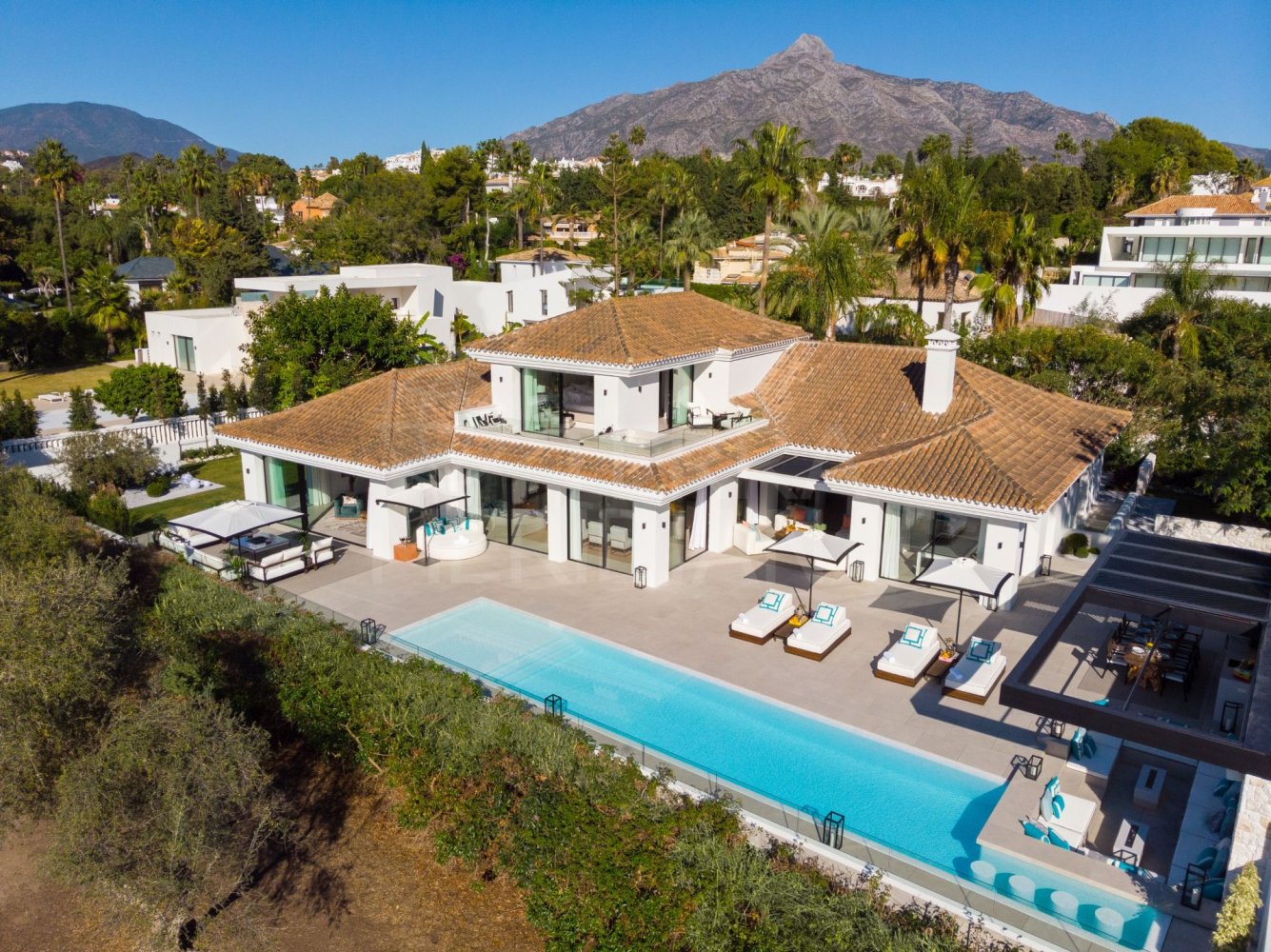 5 bedrooms Villa in Marbella, Spain No. 96711