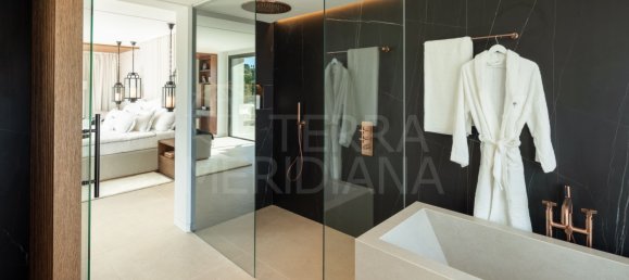 5 bedrooms Villa in Marbella, Spain No. 96711 19