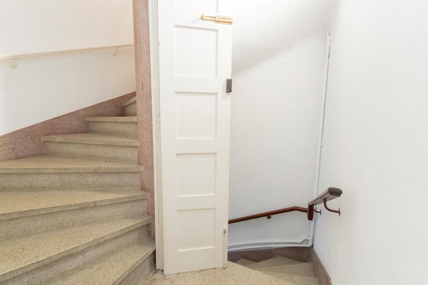 6 bedrooms Building in Porto, Portugal No. 112361