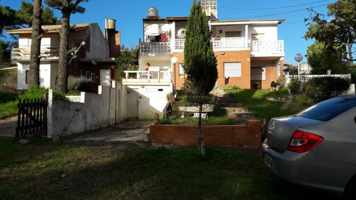 Casa de 5 dormitorios en Mar del Plata, Argentina No. 69564