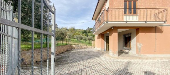 6 rooms Castles in Mogliano, Italy No. 102480 2