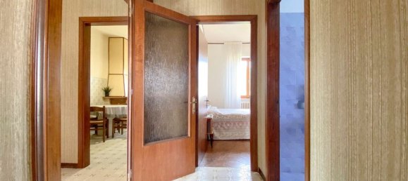 6 rooms Castles in Mogliano, Italy No. 102480 23