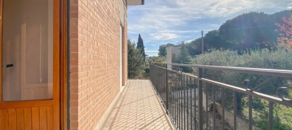 6 rooms Castles in Mogliano, Italy No. 102480 10