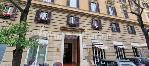 Квартира с 3 спальнями в Рим, Италия № 315150 22