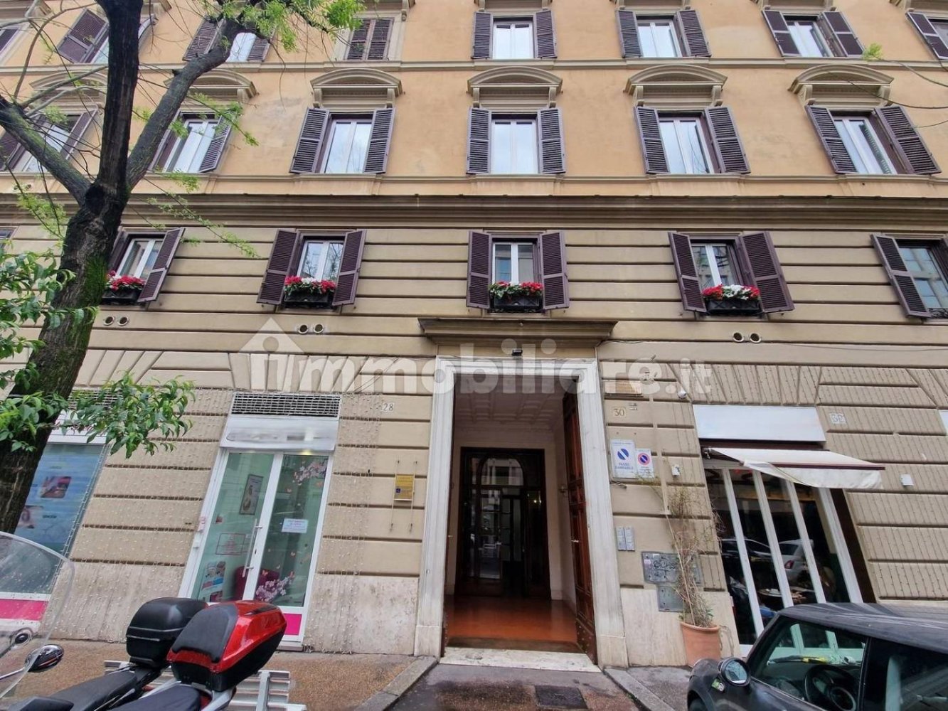 Квартира с 3 спальнями в Рим, Италия № 315150