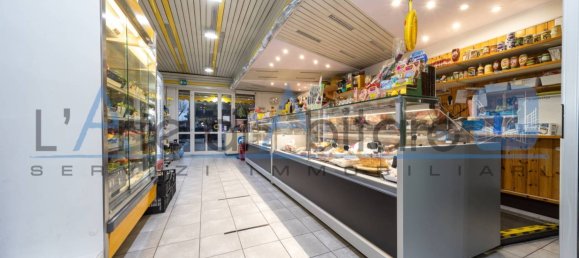 Коммерческая недвижимость с 1 комнатой в Римини, Италия № 96364 12