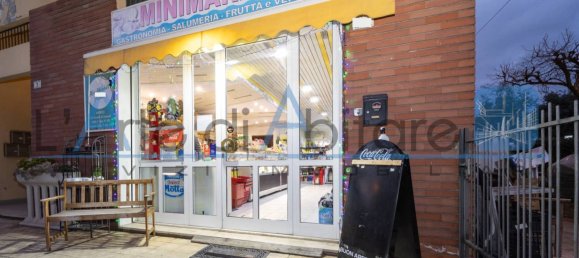 Коммерческая недвижимость с 1 комнатой в Римини, Италия № 96364 2