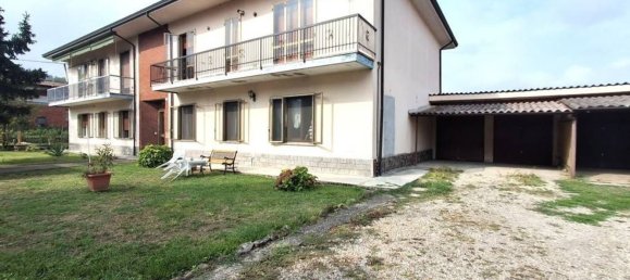 4 bedrooms Apartment in Santa Giuletta, Italy No. 360864 2