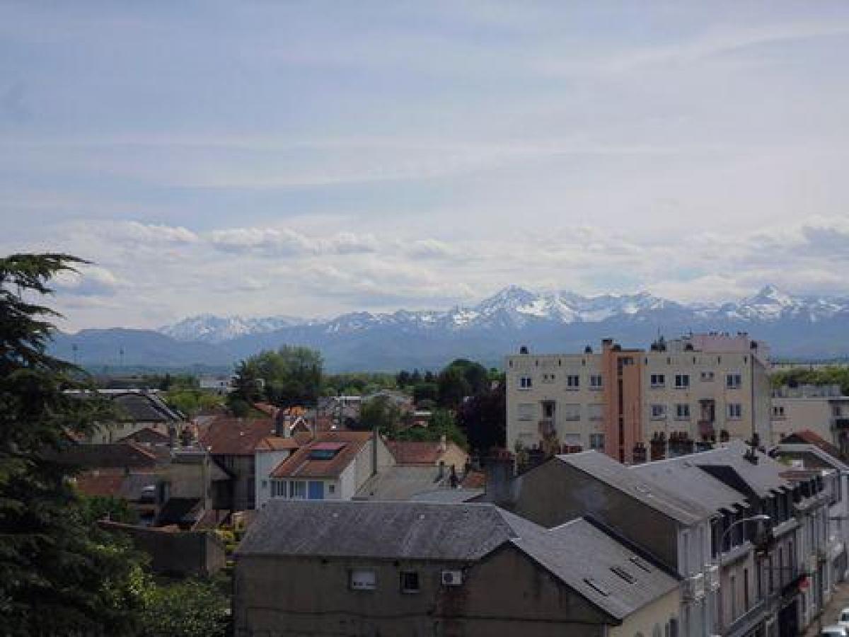 2 bedrooms Shop in Tarbes, France No. 21235