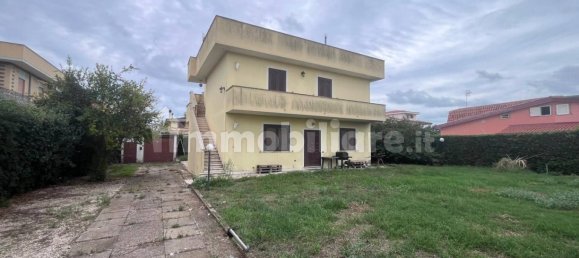 Apartamento de 3 dormitorios en Pomezia, Italy No. 78674 3