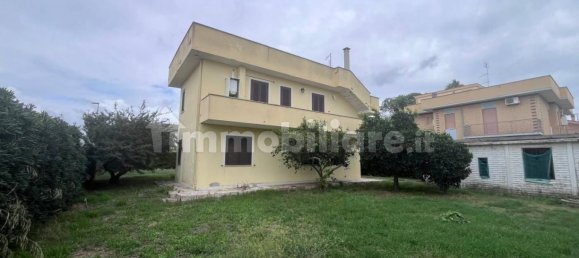 Apartamento de 3 dormitorios en Pomezia, Italy No. 78674 14