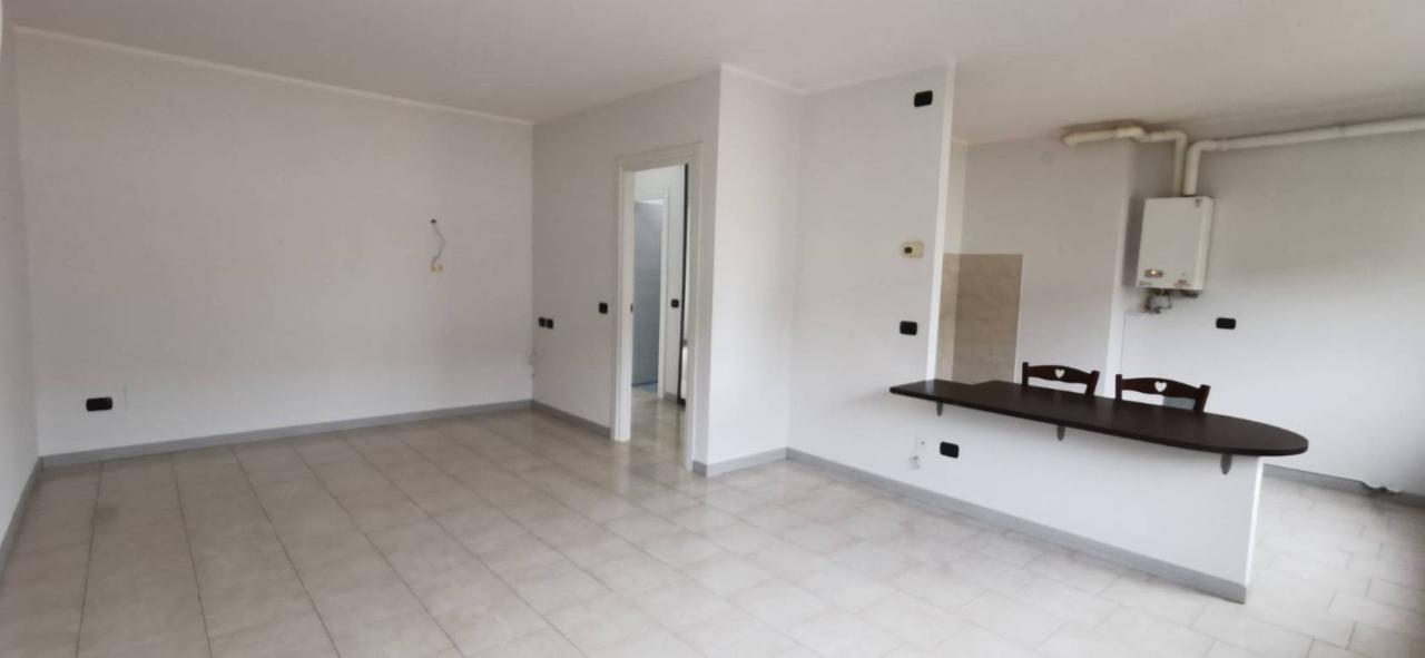 3 rooms Apartment in Milan, Italy No. 242003