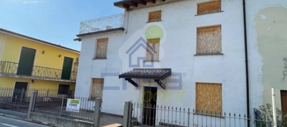 2 bedrooms House in Villanova sull'Arda, Italy No. 229037 3