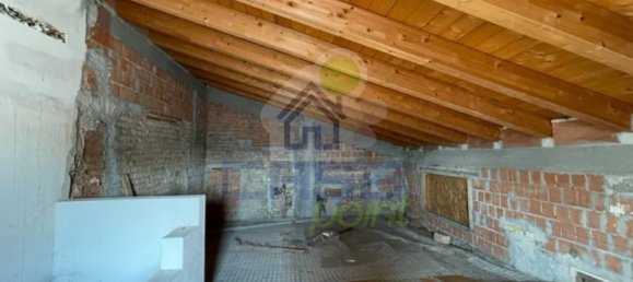 2 bedrooms House in Villanova sull'Arda, Italy No. 229037 5