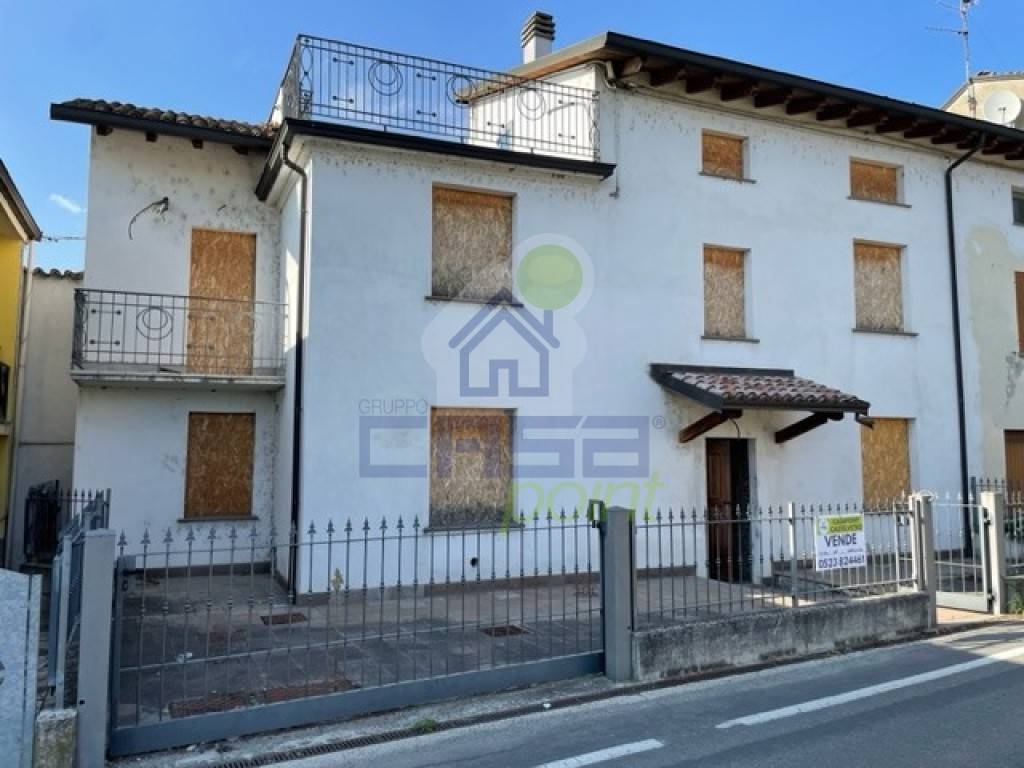 2 bedrooms House in Villanova sull'Arda, Italy No. 229037